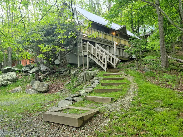 1552 Skyland Dr — Photo 1
