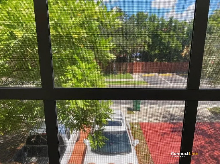 5028 SW 141st Ave — Photo 4