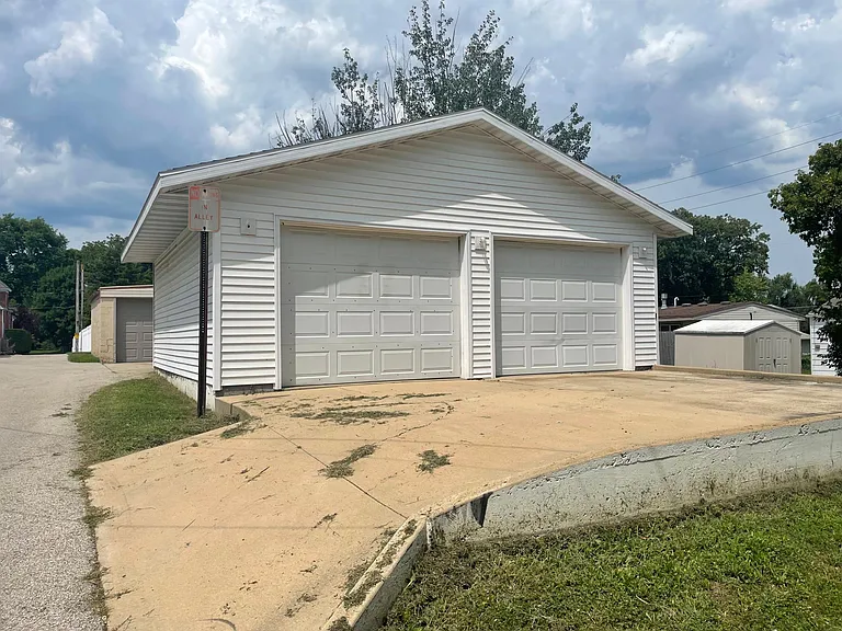 1202 W Miller St — Photo 10