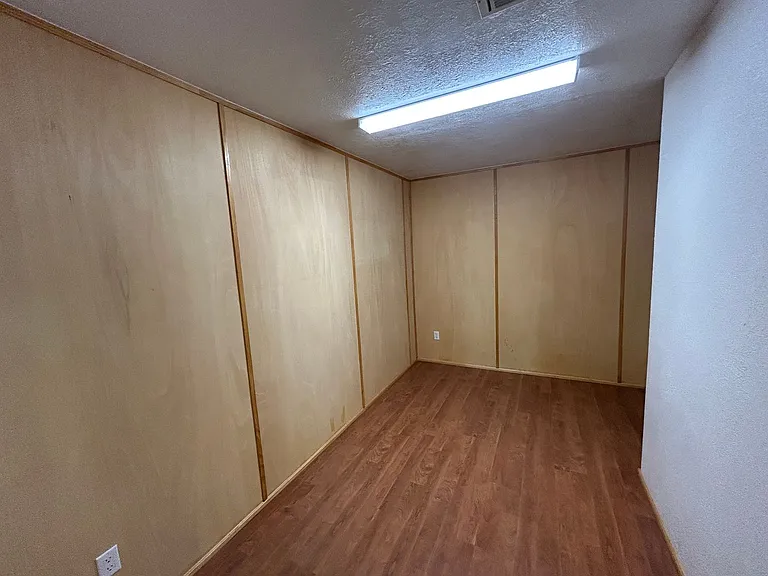 125 E 300 N — Photo 38
