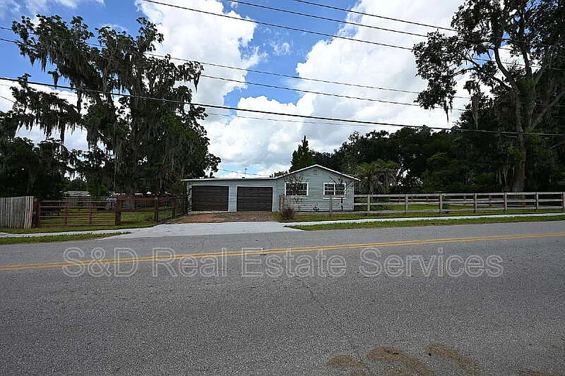 3 bed, 1.0 bath, 1240 sqft, $1,800 — Photo 2