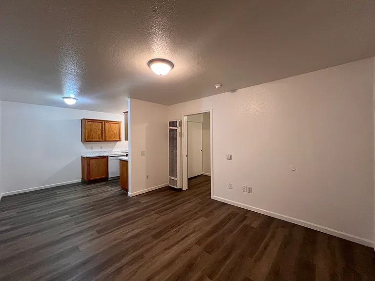 Cedar Apartments — Photo 11