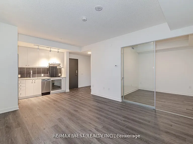 9 Tecumseth St #401 — Photo 11