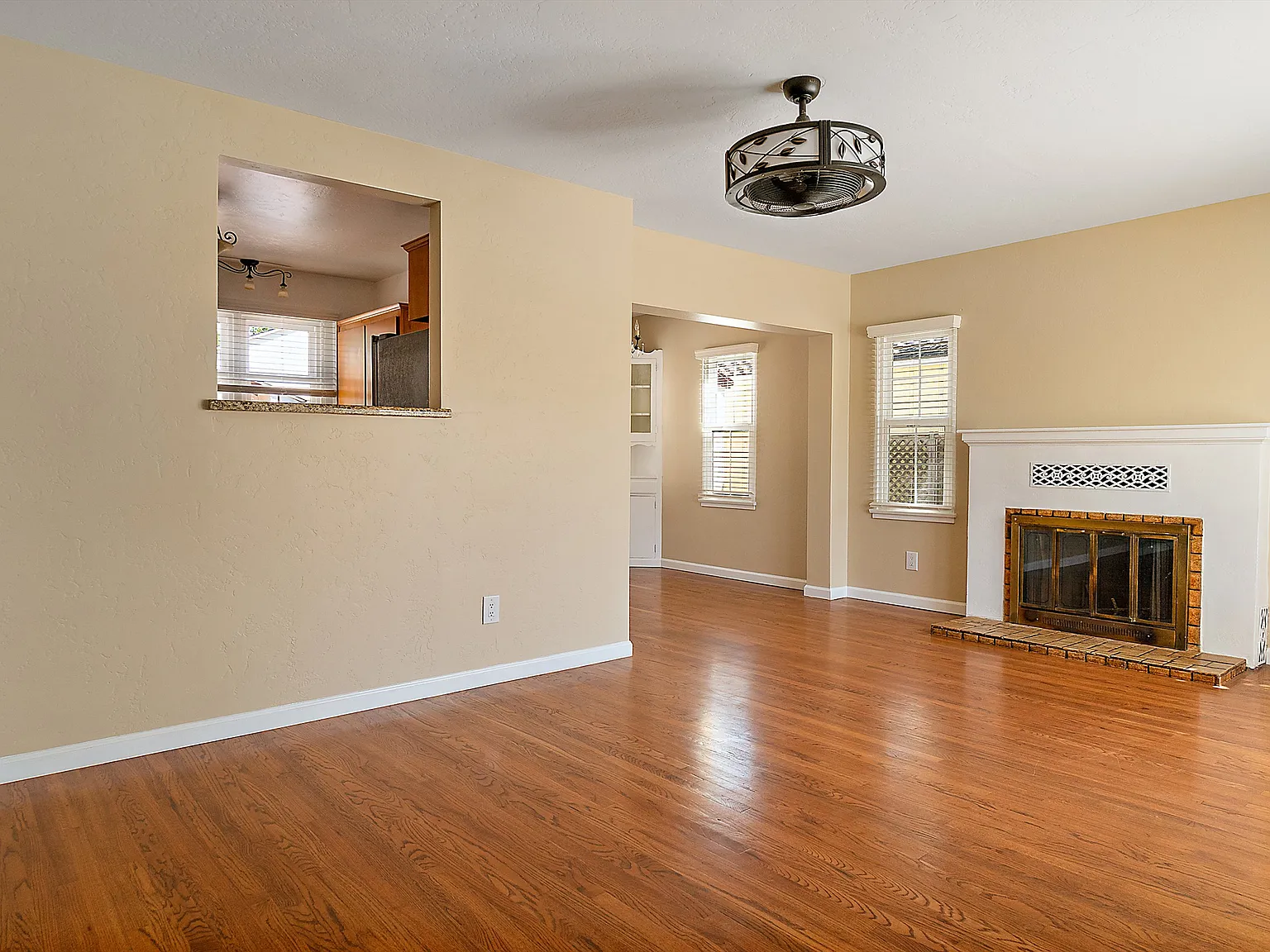 2 bed, 932 sqft, $2,750 — Photo 2
