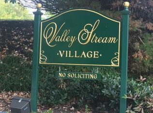 248 Valley Stream Ln, Wayne, PA 19087