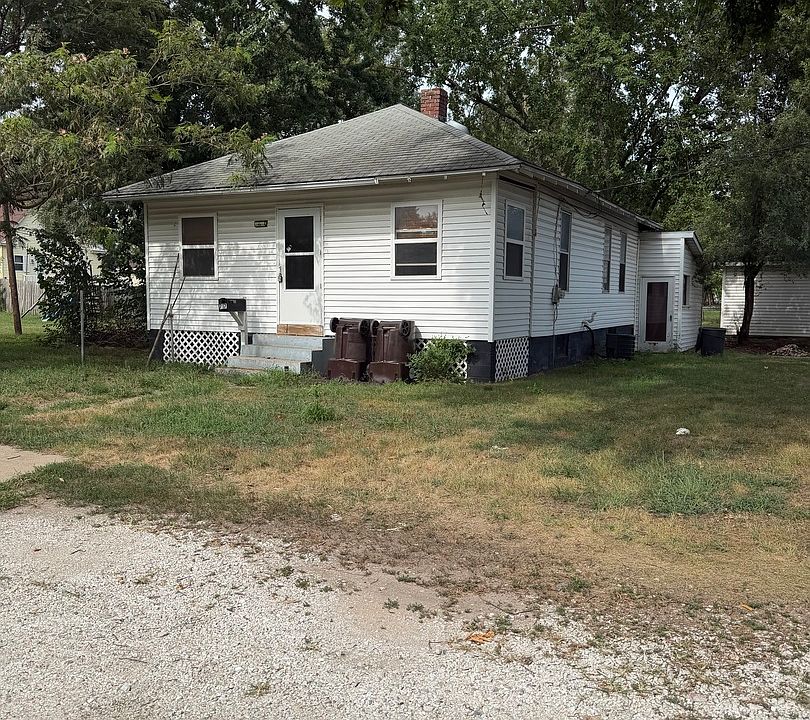 1st image of 717 Railroad St