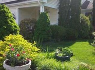 4 Lantern Ct, Farmington, CT 06032