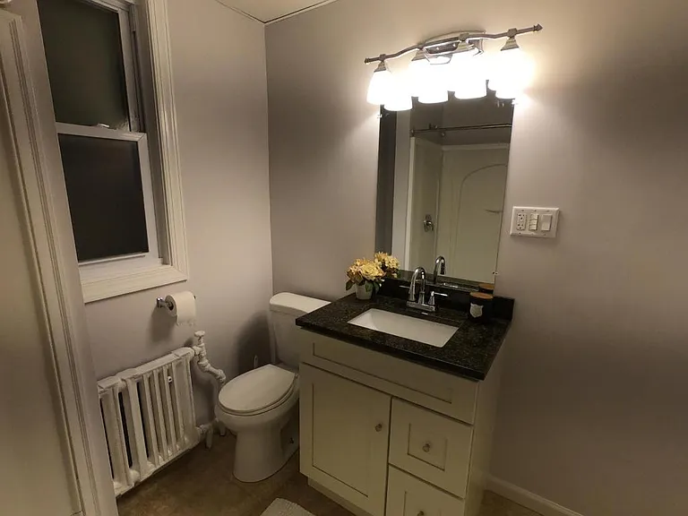 52 Grove Ave — Photo 8