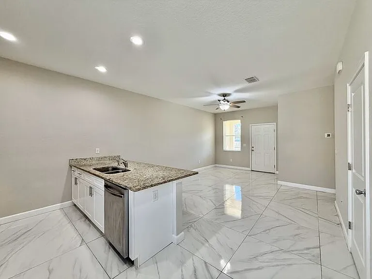 2 W Orange St #101 — Photo 8