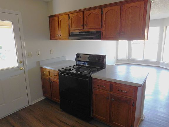 3rd image of 5840 Waverly Dr