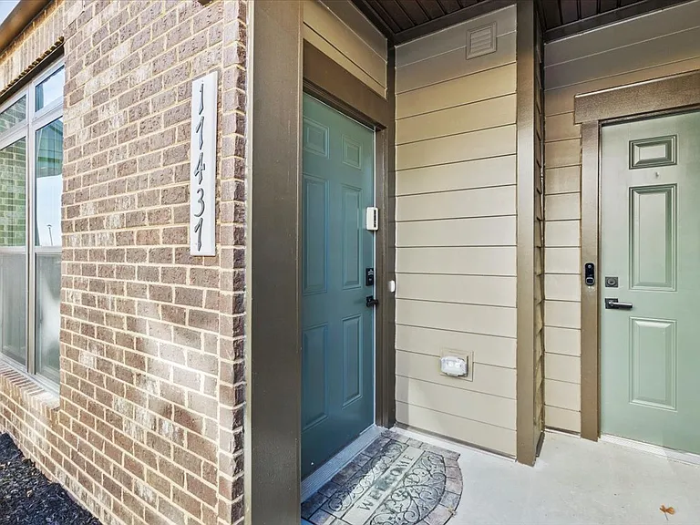 17437 Southern Shores Dr — Photo 2