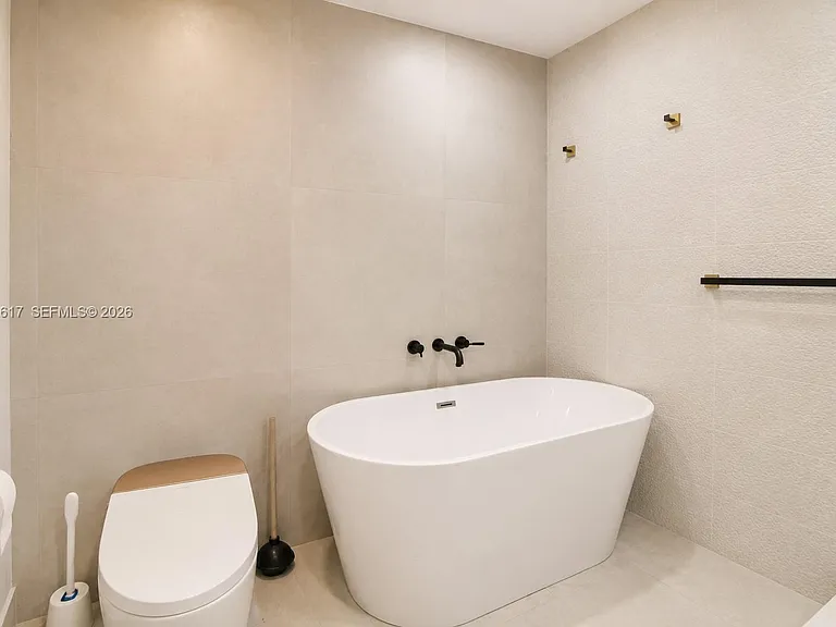 734 NE 90th St #301 — Photo 10