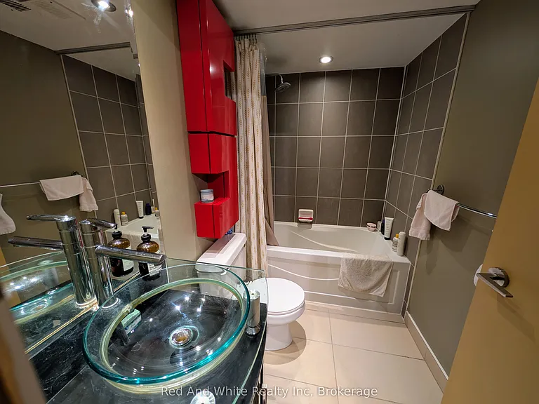 205 Frederick St #401 — Photo 8