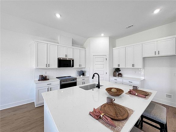 7th image of this home