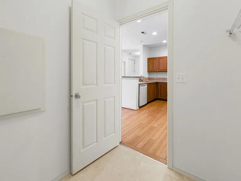7601 Rushmore Way NE — Photo 20