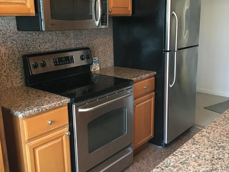 750 W Broadway #2R — Photo 5