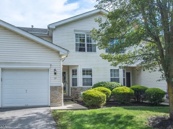19 Meadow Lakes Dr, Hamburg Boro, NJ 07419