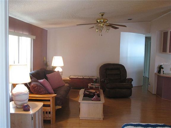 5th image of 127 Kensington Park Dr