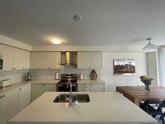 2nd image of 122 Esther Cres