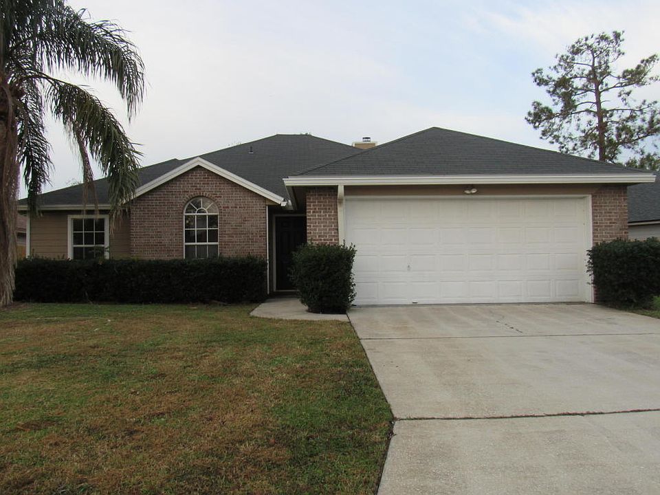 1st image of 810 Hickory Lakes Dr E