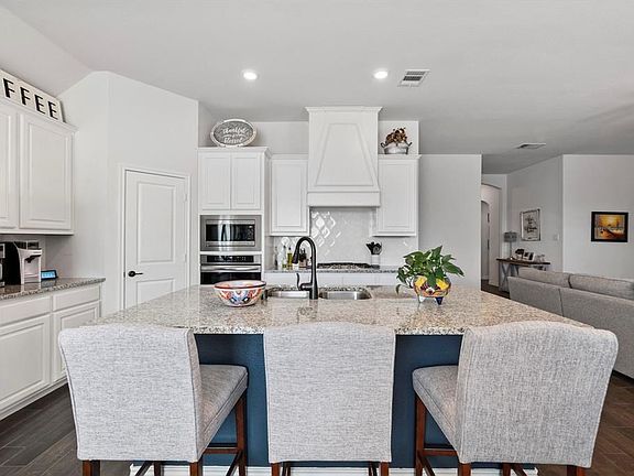 3rd image of 3053 Lily Ln