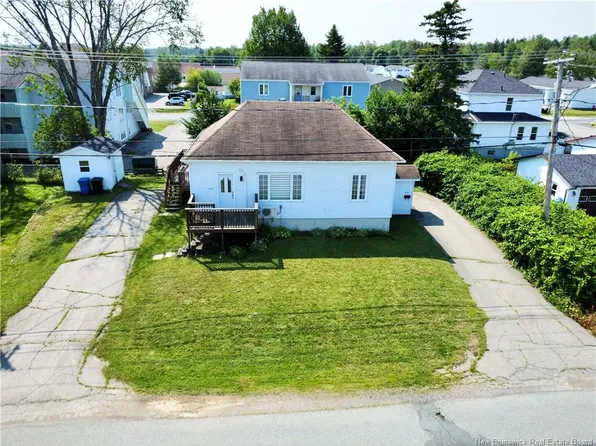 565 Saint Simon St, Bathurst, NB E2A 3L7