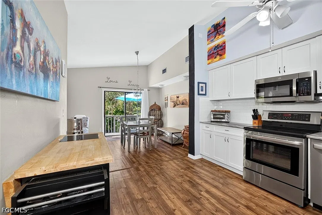 2 bed, 1.0 bath, 820 sqft, $4,200 — Photo 2