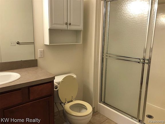 5th image of 526 Graten St #13