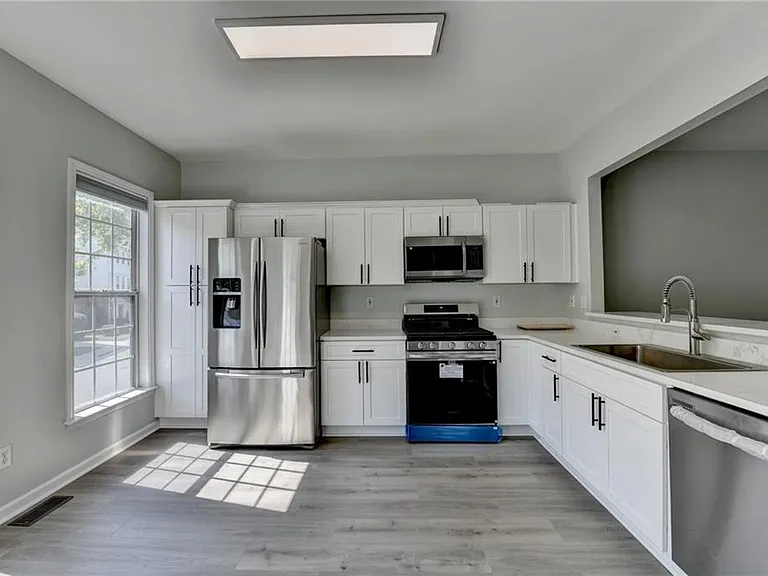 3977 Howell Park Rd — Photo 14