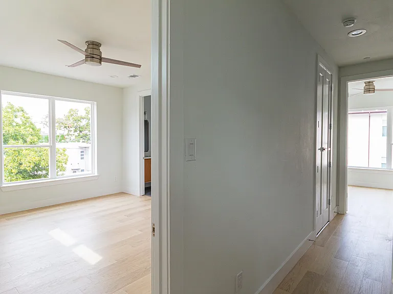 4210 Roseland Ave #104 — Photo 11