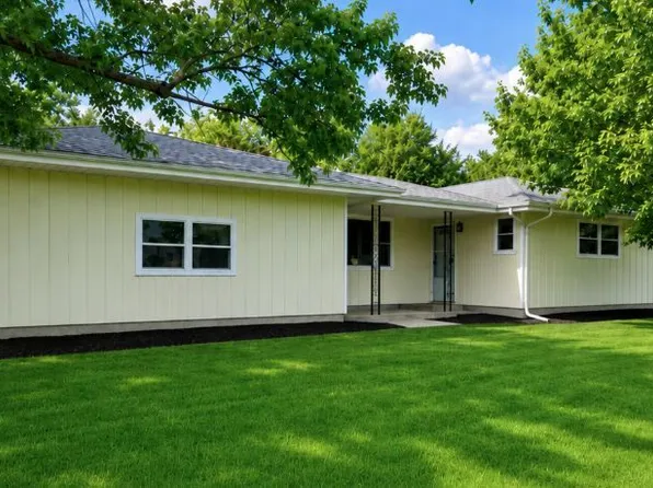 603 Kenneth St, Heyworth, IL 61745
