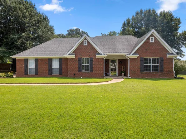 105 Countrywood Ln S, Oakland, TN 38060