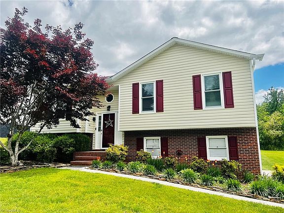 4th image of 2136 Elizabeth Dr