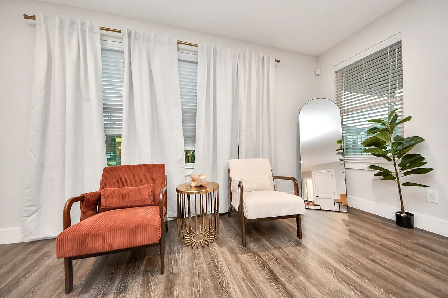 3 bed, 2.0 bath, 1399 sqft, $4,008 — Photo 1