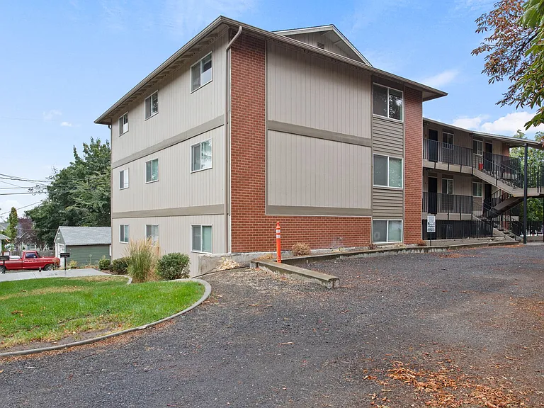 Campus View Apartments near EWU! — Photo 8