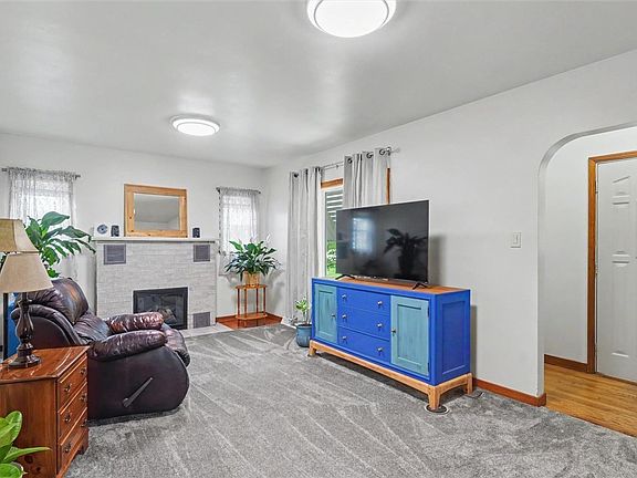 5th image of 1117 N Daisy Ln