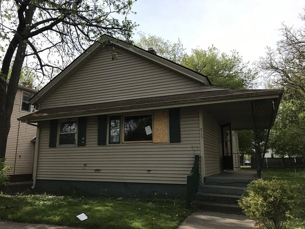 915 47th St photo 1