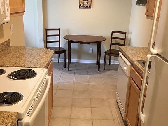 2nd image of 828 Malabu Dr APT 214