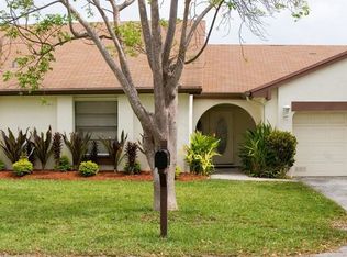 15621 SW 54th Ter, Miami, FL 33185