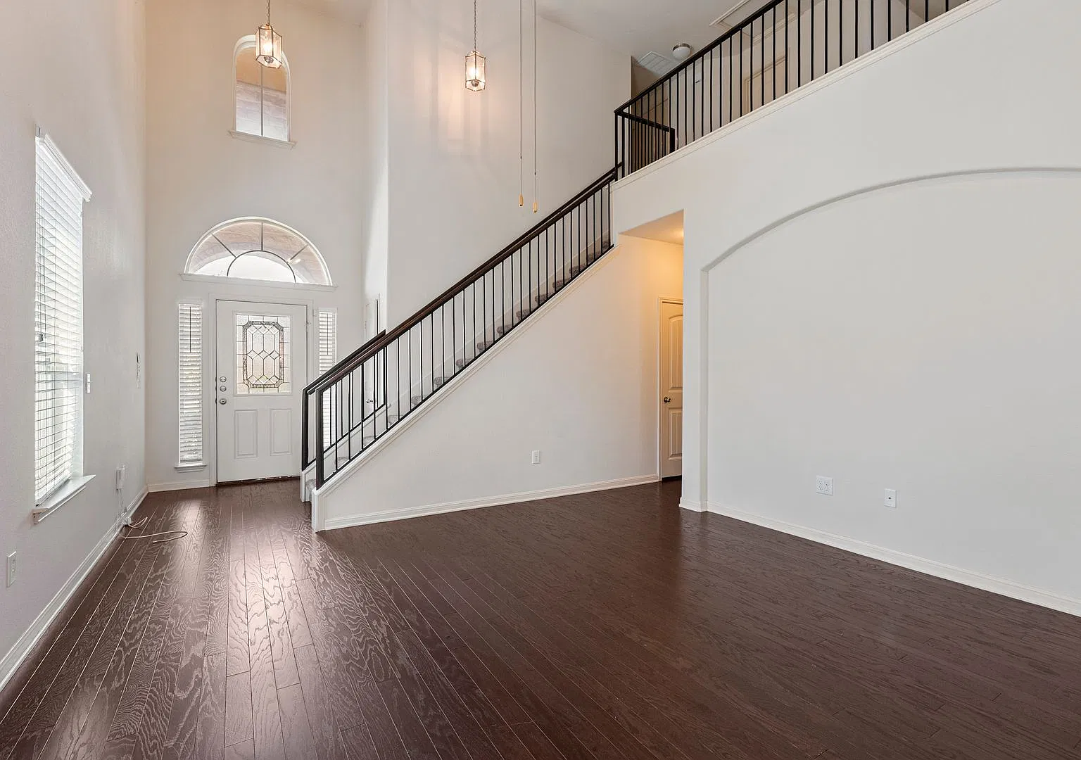 Incredible 3 Bed/2.5 Bath 2-Story home in NE Austin! — Photo 3