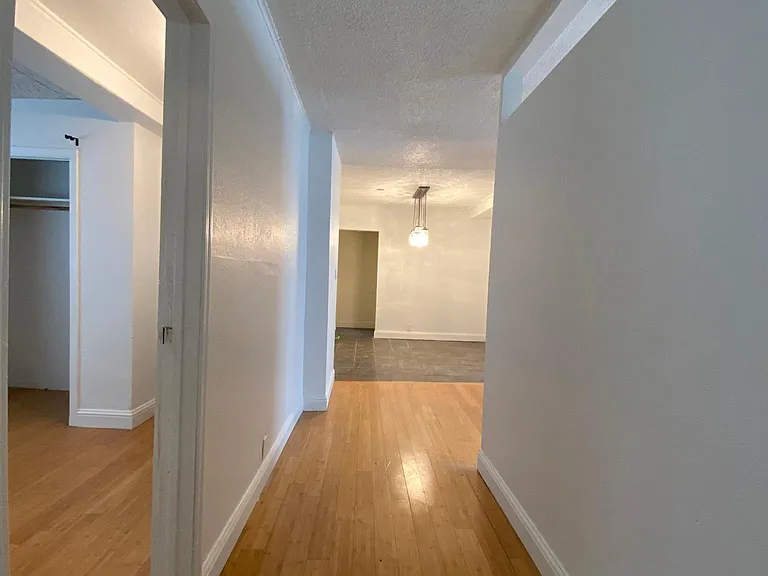 2310 E Madison St — Photo 15