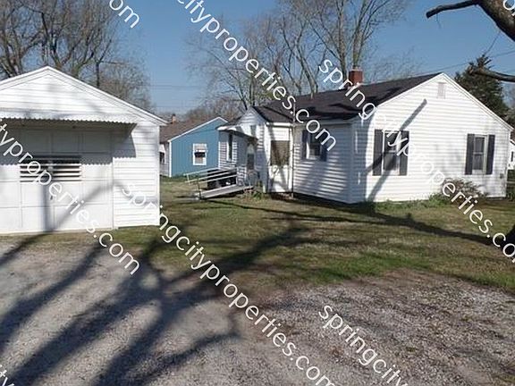 2nd image of 112 E Oak St