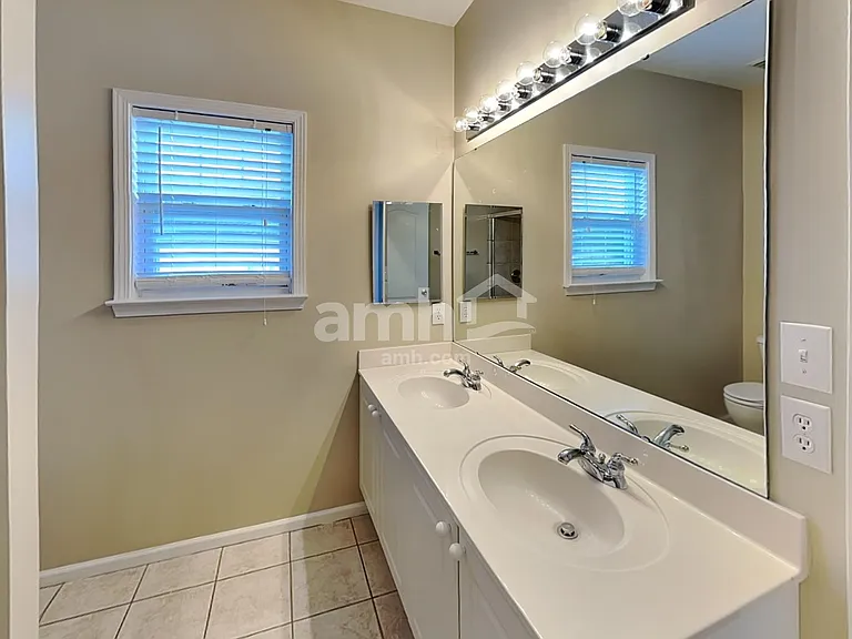 7610 Rolling Meadows Ln — Photo 11