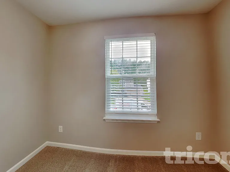 427 Randolph Dr — Photo 13