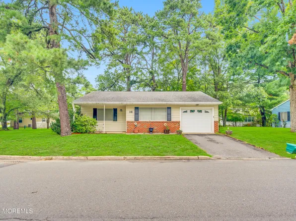 16 Rhode Island Drive, Whiting, NJ 08759