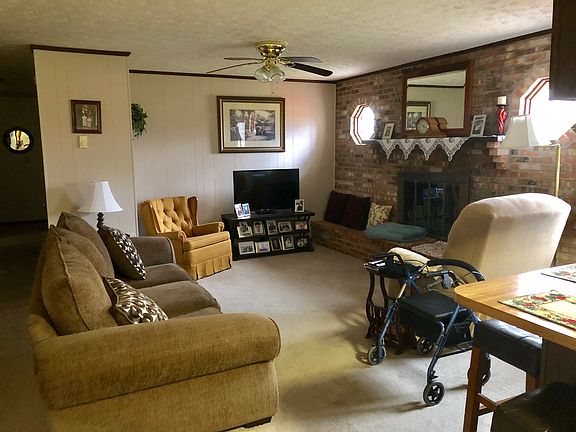 Great family rm w/fireplace