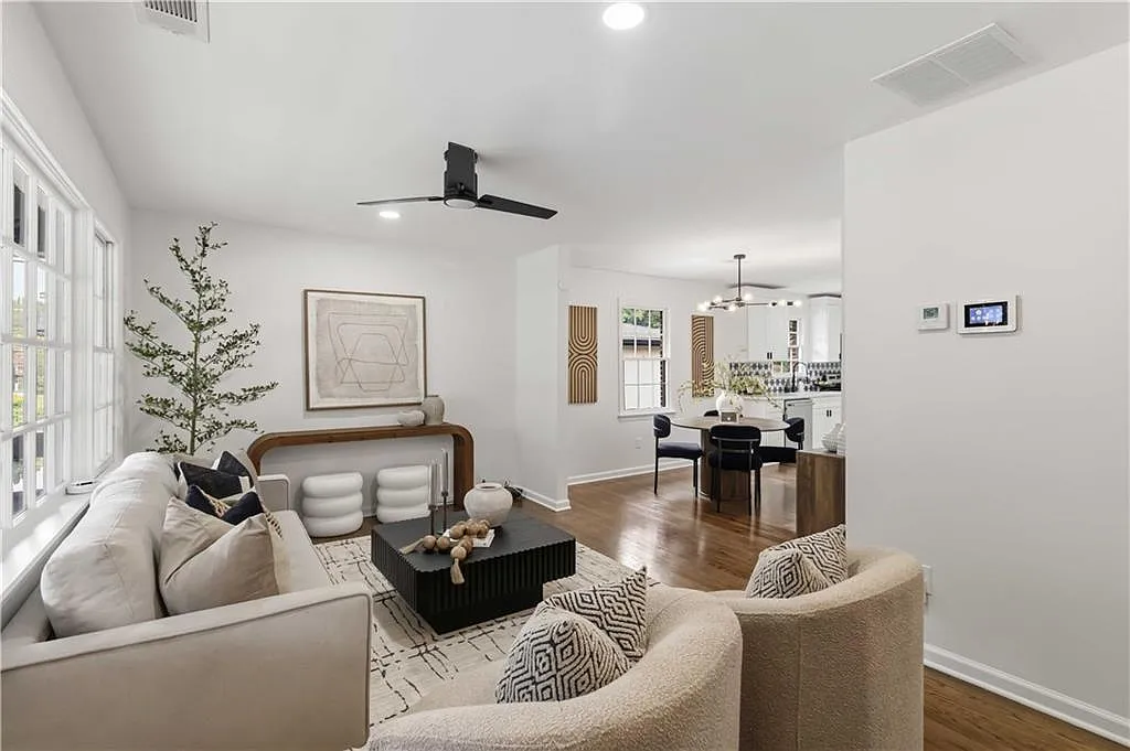 3 bed, 2.0 bath, 2330 sqft, $2,500 — Photo 2