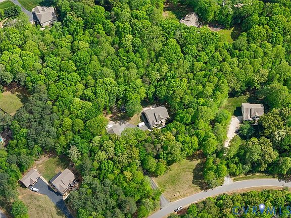 5th image of 2505 Crest Hollow Ct