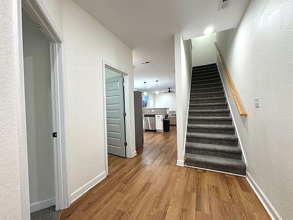 4th image of 126 Riverview Ave