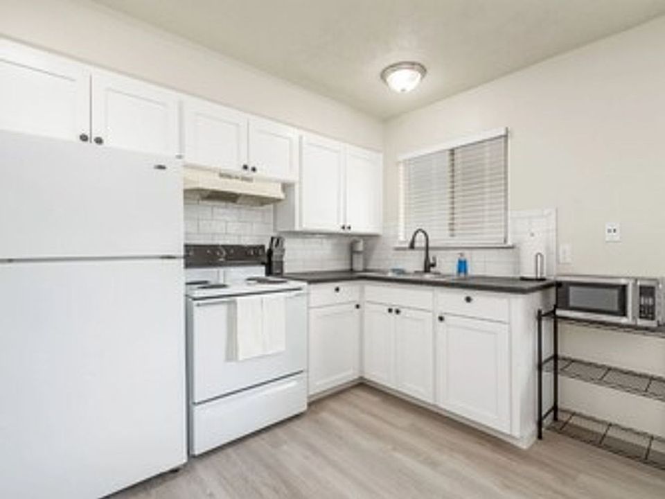 1st image of 1529-1557 E Ashlan Ave #1555